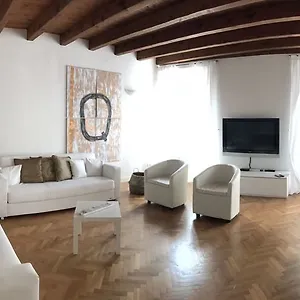 https://quarenghi16.italymilanhotels.net